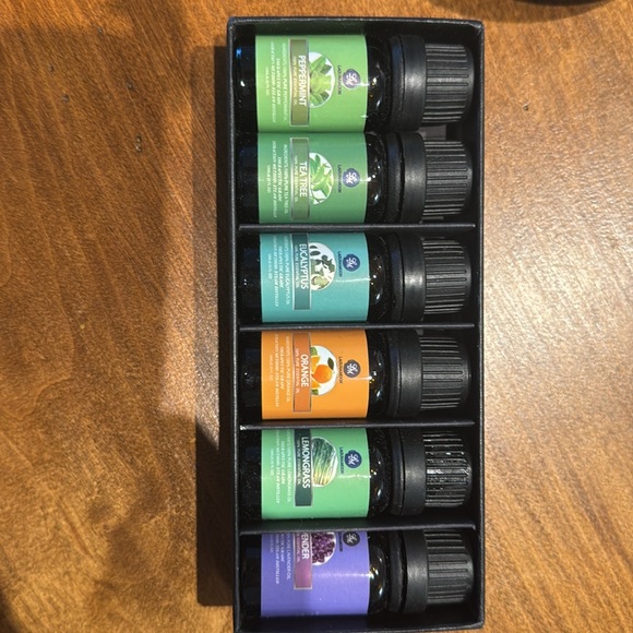 Essential Oil Diffuser and Oils - Picture 3 of 3